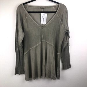 Women's V-Neck Long Sleeve Top in Olive